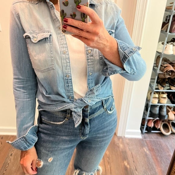 Abercrombie & Fitch Tops - Abercrombie and Fitch Pure Cotton Denim Chambray Pearl Snaps Shirt Size Medium